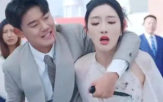 《隐龙在世》：都市龙王强势回归，隐藏身份下的热血逆袭，绝世强者震撼觉醒！